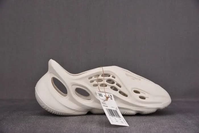 Yeezy Foam RNNR "Sand" KickHaven Bulgaria KickHaven Bulgaria