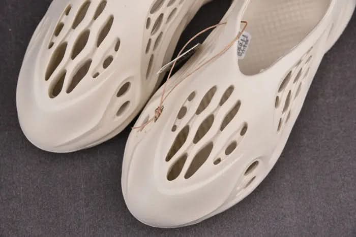 Yeezy Foam RNNR "Sand" KickHaven Bulgaria KickHaven Bulgaria