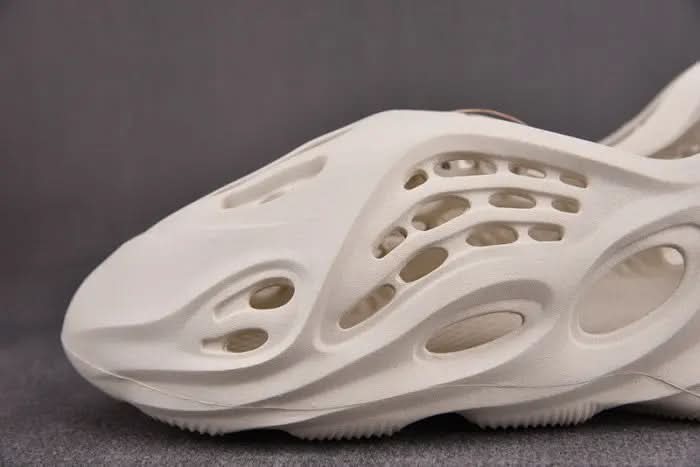 Yeezy Foam RNNR "Sand" KickHaven Bulgaria KickHaven Bulgaria