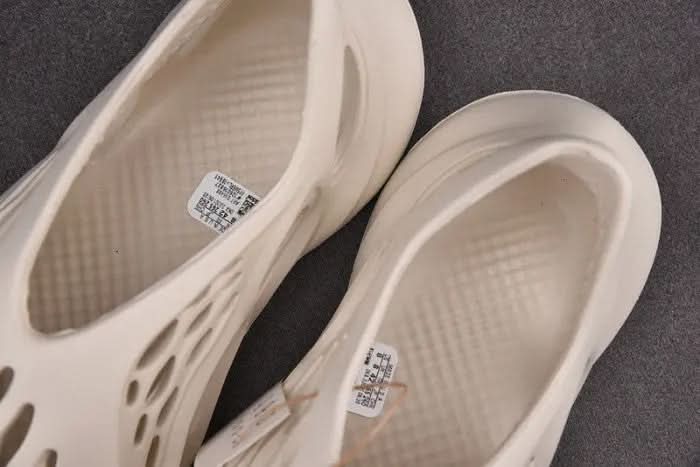 Yeezy Foam RNNR "Sand" KickHaven Bulgaria KickHaven Bulgaria