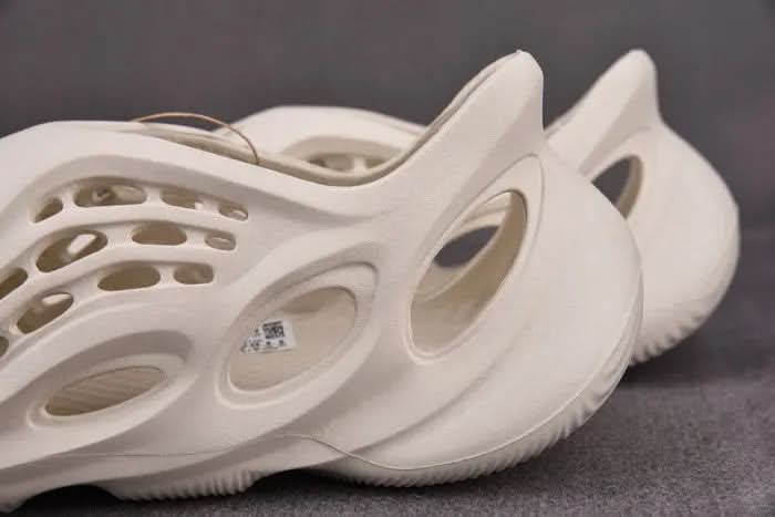 Yeezy Foam RNNR "Sand" KickHaven Bulgaria KickHaven Bulgaria