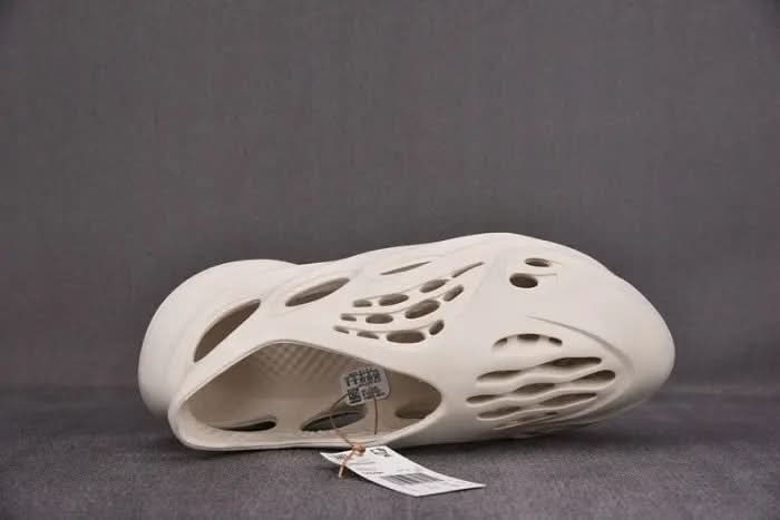 Yeezy Foam RNNR "Sand" KickHaven Bulgaria KickHaven Bulgaria