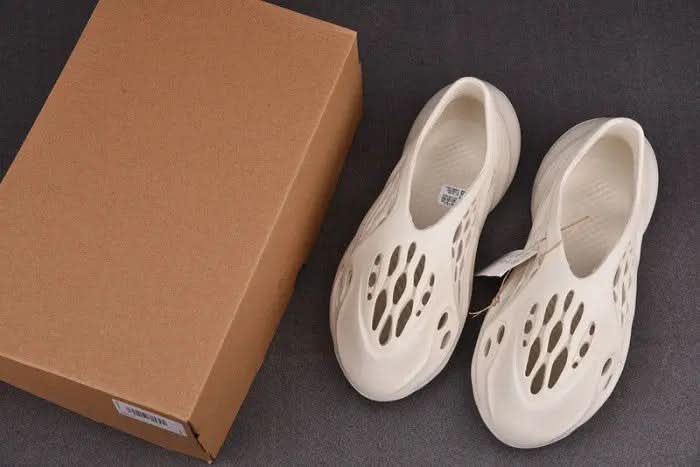 Yeezy Foam RNNR "Sand" KickHaven Bulgaria KickHaven Bulgaria