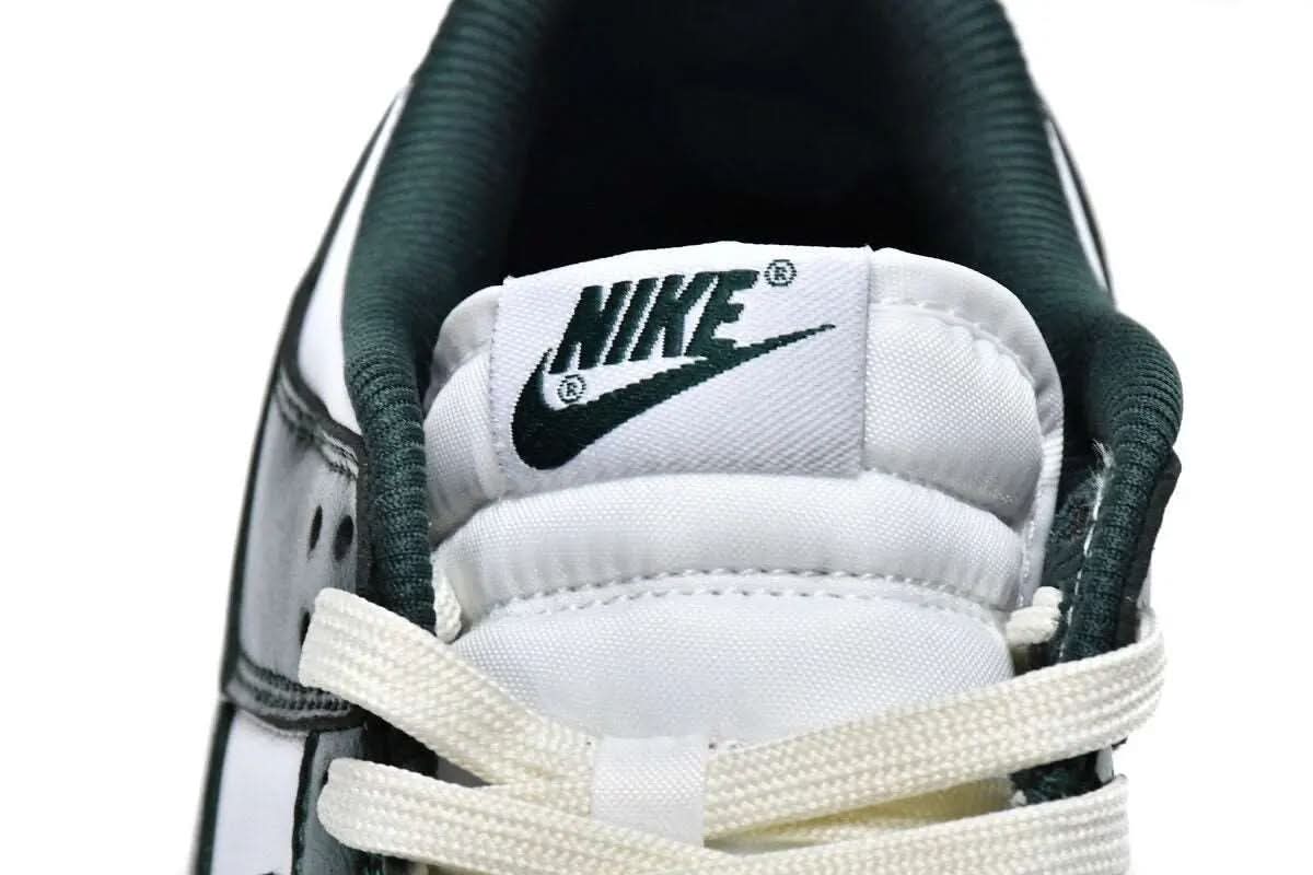 Nike Dunk Vintage Green