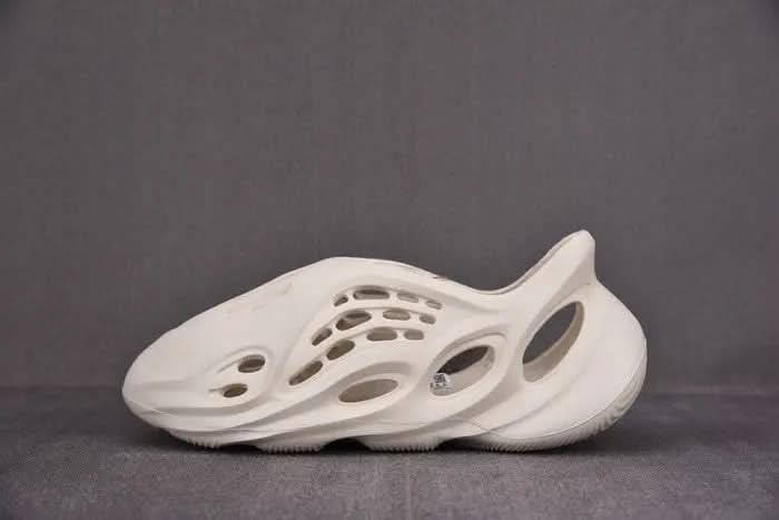 Yeezy Foam RNNR "Sand" KickHaven Bulgaria  KickHaven Bulgaria